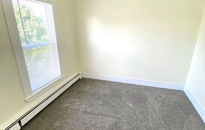 2 beds, 1 bath, $1,300