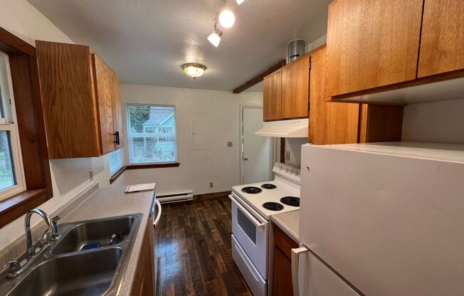 2 Bedroom/ 1 Bath Unit in Mapleton, OR- Available NOW!!