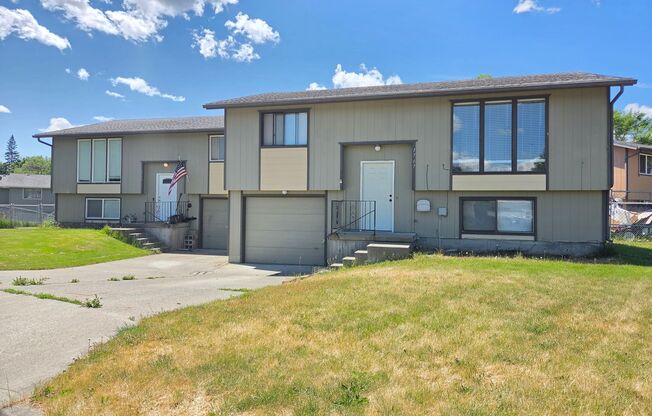 $1,850 - 3 Bed / 2 Bath Bright and Spacious Duplex in Spokane Valley
