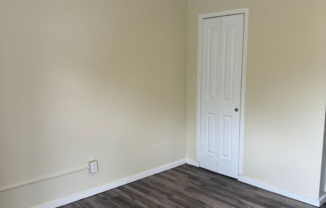Studio, 1 bath, 200 sqft, $900, Unit 01