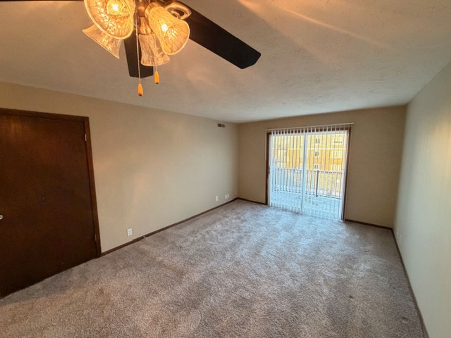 1 bed, 1 bath, 650 sqft, $870, Unit 1515-13