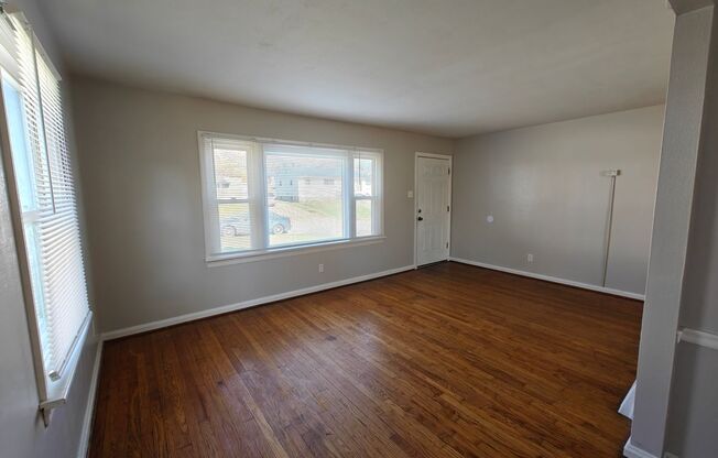 CHARMING 2 BED 1 BATH SINGLE FAMILY HOME