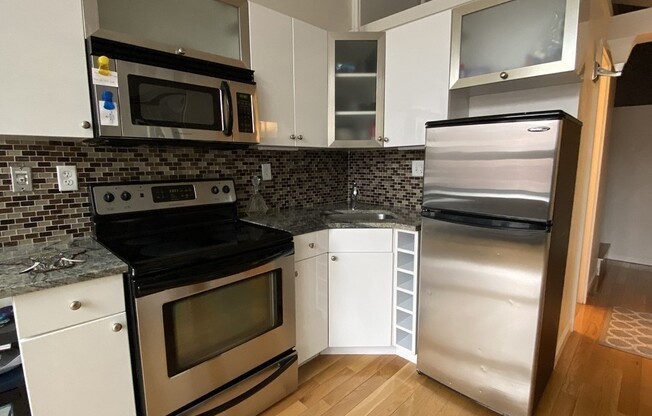 1 bed, 1 bath, 400 sqft, $2,800, Unit 328