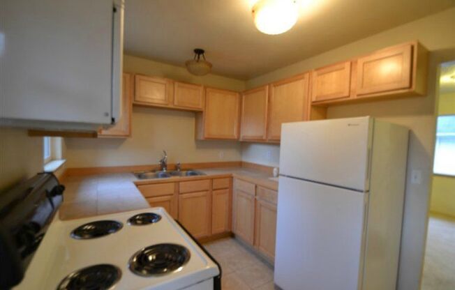 2 beds, 1 bath, $2,200