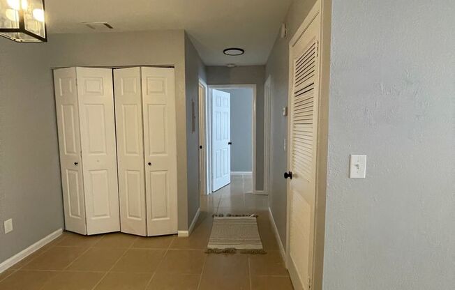 2 beds, 1.5 baths, 950 sqft, $1,125, Unit 96-1380 Ocala Road Apt G1