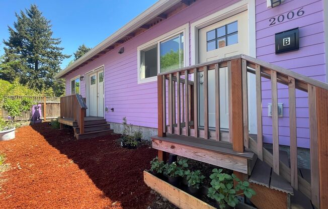 Charming 2-Bedroom Cottage in Rose City Park with Washer & Dryer and Engineered Hardwood Flooring!