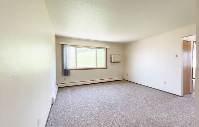 2 beds, 1 bath, 650 sqft, $815, Unit 411-23A