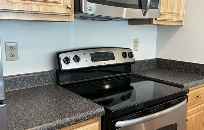 1 bed, 1 bath, 779 sqft, $1,600, Unit 902 #2E