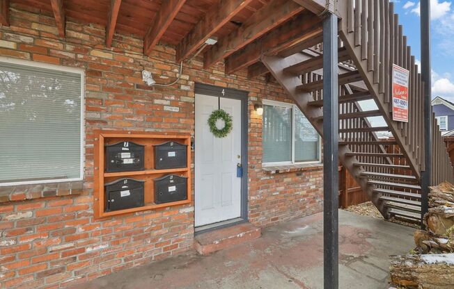 911 E Indiana Ave Apartments!