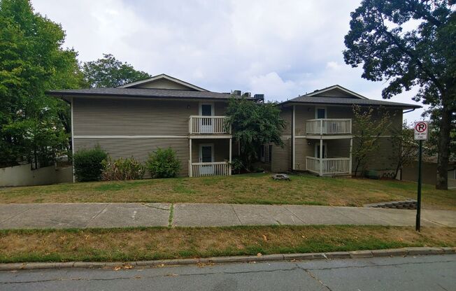 2 beds, 1 bath, 880 sqft, $775, Unit 109 Barton Street #08