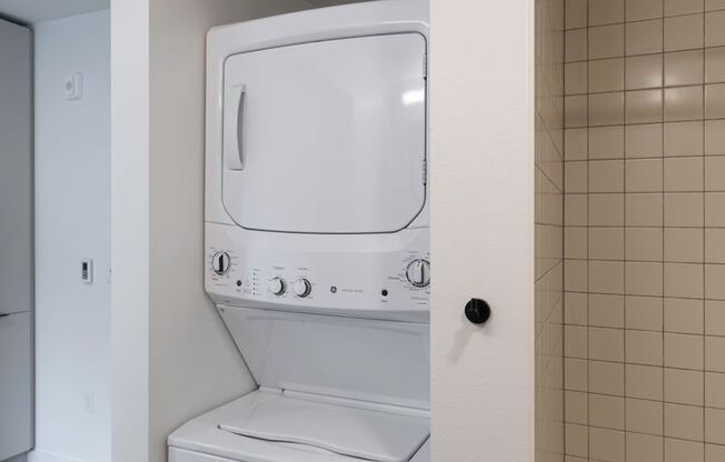 Studio, 1 bath, 304 sqft, $1,550, Unit 408