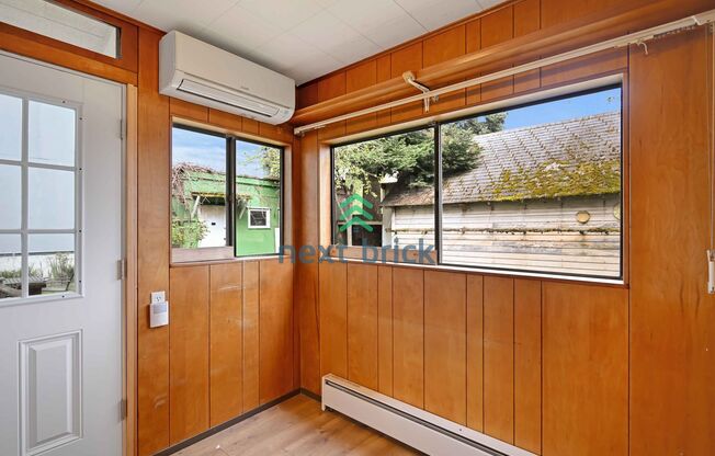 4 BEDS & 2.5 BATH CHARMING SINGLE FAMILY HOUSE FOR RENT