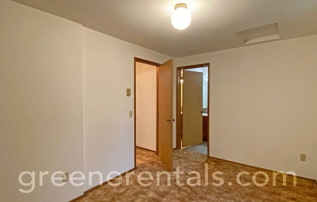 2 beds, 1 bath, $2,050