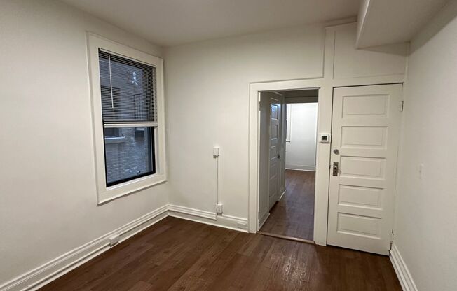 1 bed, 1 bath, 710 sqft, $1,025, Unit 19