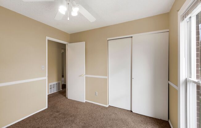 Large 3 Bedroom Apartments PET FRIENDLY!