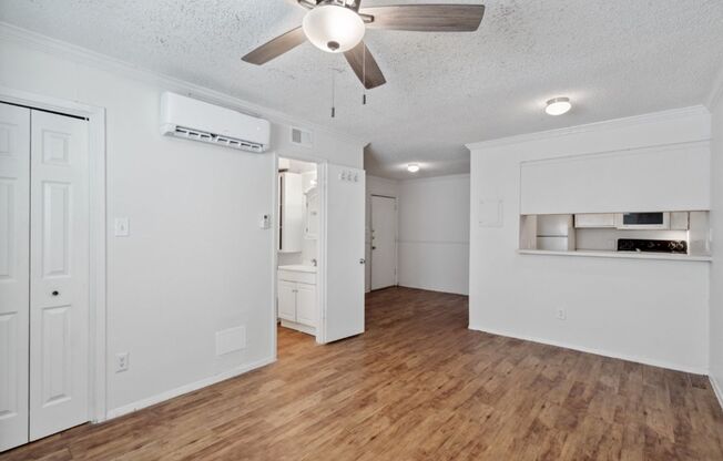 4105 Speedway, Unit 105