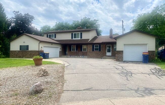 1210-1212 Drexel Ct NE