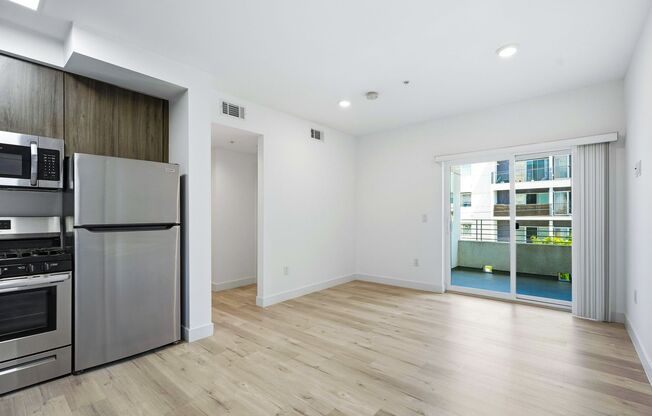 2 beds, 2 baths, 1,037 sqft, $2,950, Unit 504