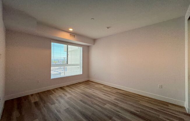 Studio, 1 bath, 630 sqft, $2,275, Unit 421