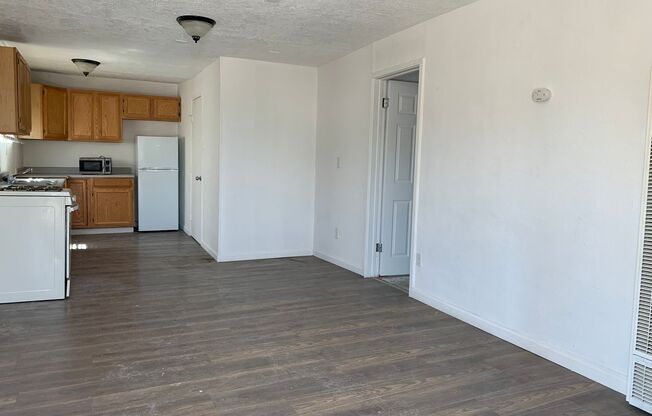 Charming 1 Bed / 1 Bath Duplex with Driveway Parking