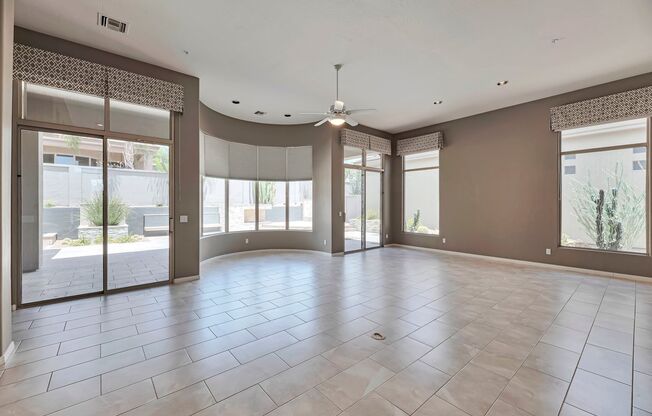 Stylish 2-Bedroom Home with Resort-Style Amenities in Scottsdale