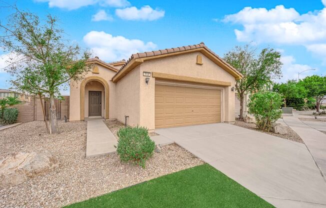 Beautiful 3/2 home! Corner lot in gated community!!