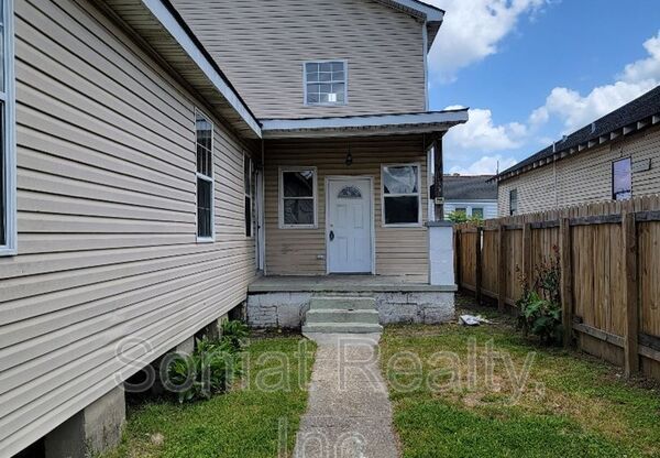 8637 1/2 BELFAST ST