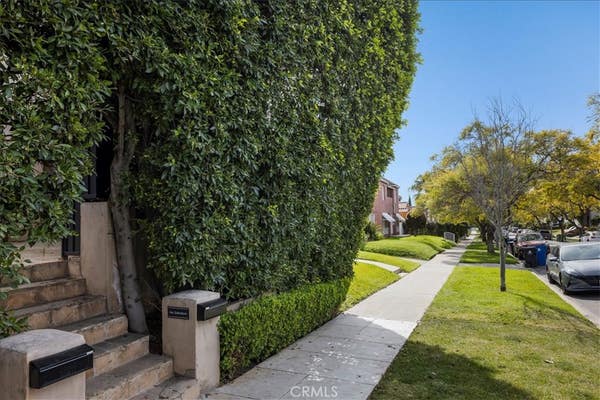 1118 S HIGHLAND AVE