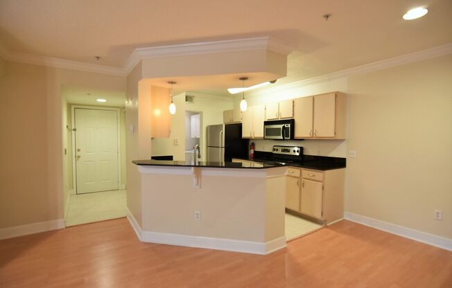 1br 1ba THIRD FLOOR unit in The Crest at Waterford Lakes!