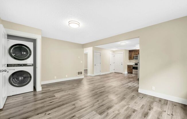 2 beds, 1 bath, 880 sqft, $1,395, Unit #1