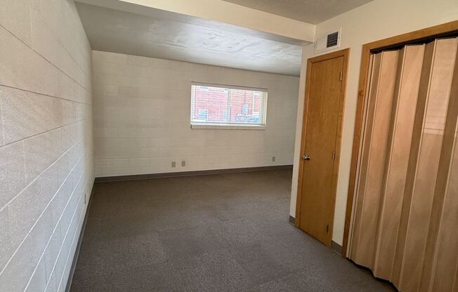 Studio, 1 bath, 500 sqft, $625, Unit 1024 SUNSET #04