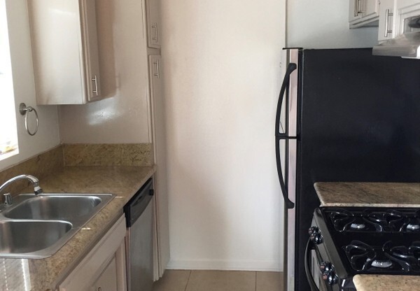 1 bed, 2 baths, $2,475, Unit 303