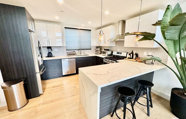 2406 GLENDALE CT