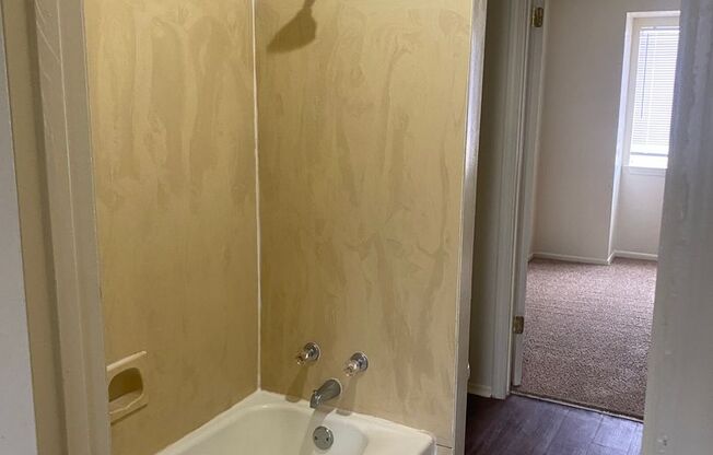 2 beds, 1.5 baths, 1,075 sqft, $1,095, Unit 1907-B