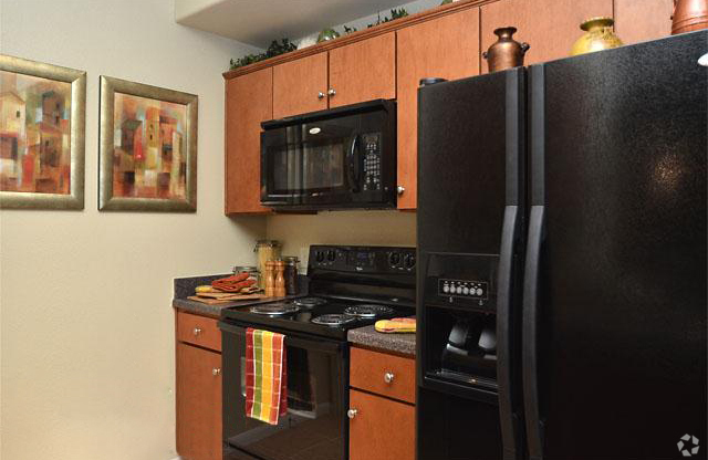 1367 S LOOP W