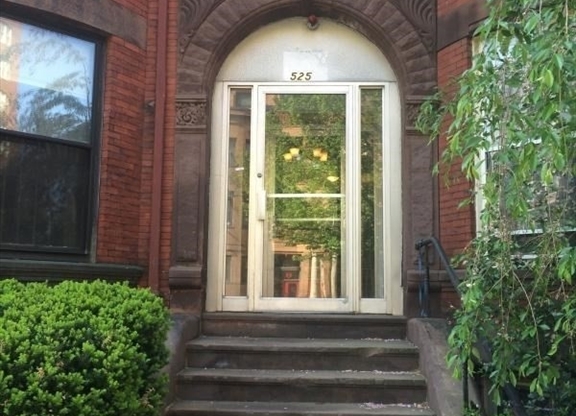525 BEACON ST