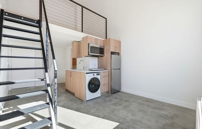 Studio, 1 bath, 343 sqft, $2,095, Unit 202-C