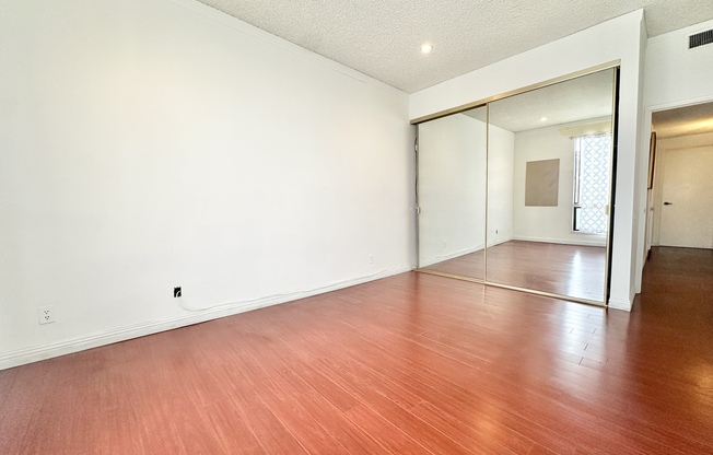 2177 S BEVERLY GLN BLVD