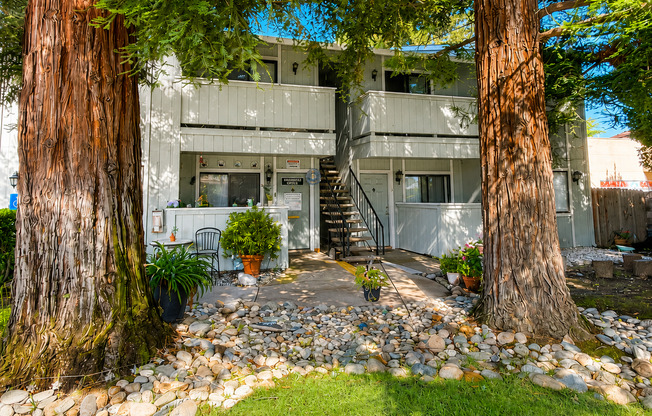 Madison Pines Apartments