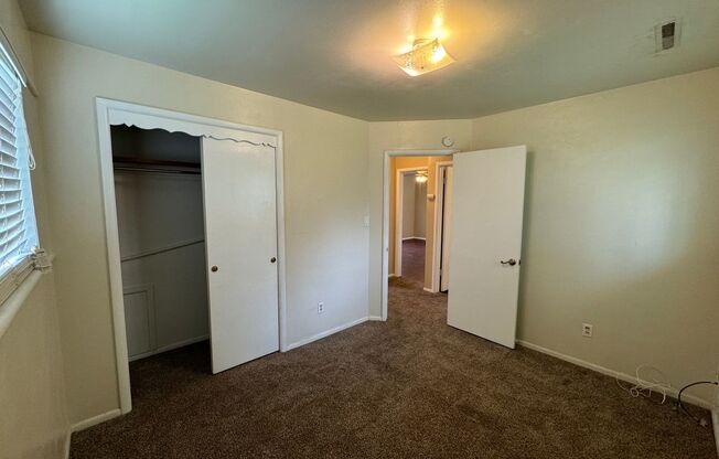 3 beds, 1 bath, $1,095