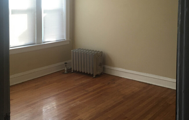 2 beds, 1 bath, $975, Unit 1639 #3