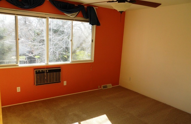 Three bedroom on Broadway in N. Boulder