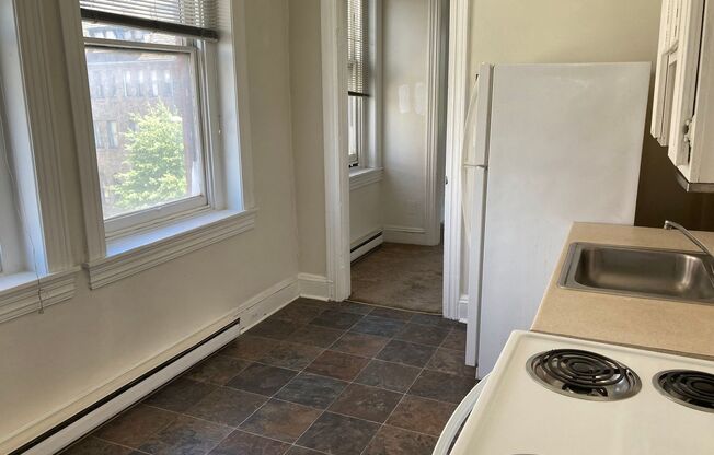 1 bed, 1 bath, 700 sqft, $1,299, Unit 38-4