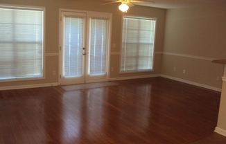 Wakefield Subdivision .. End Unit!   Freshly Painted!! New Carpet!!