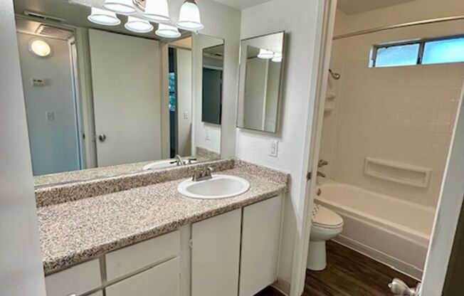 1 bed, 1 bath, 700 sqft, $1,575, Unit 14