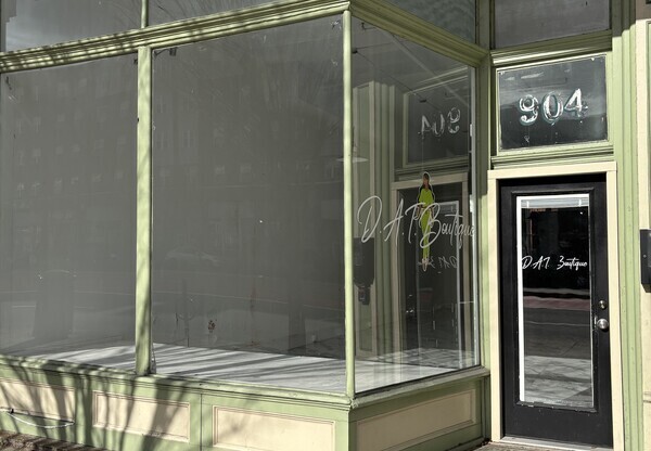 904 W BROAD ST