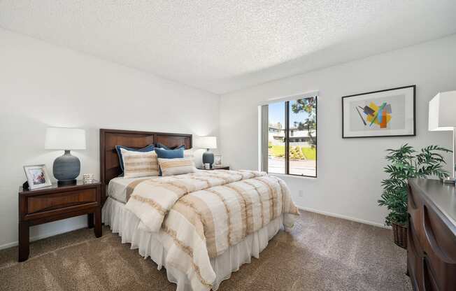 the preserve at ballantyne commons apartment bedroom with bed and window