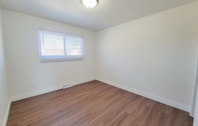 2 beds, 1 bath, 850 sqft, $1,349, Unit 5822-1 Balsam