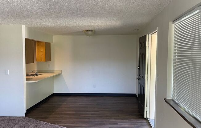 2 beds, 2 baths, 1,027 sqft, $1,495, Unit 42