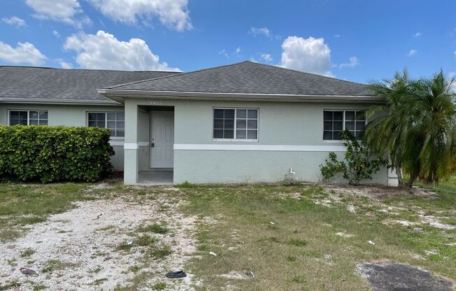 3 bedroom 2 bath in Lehigh Acres